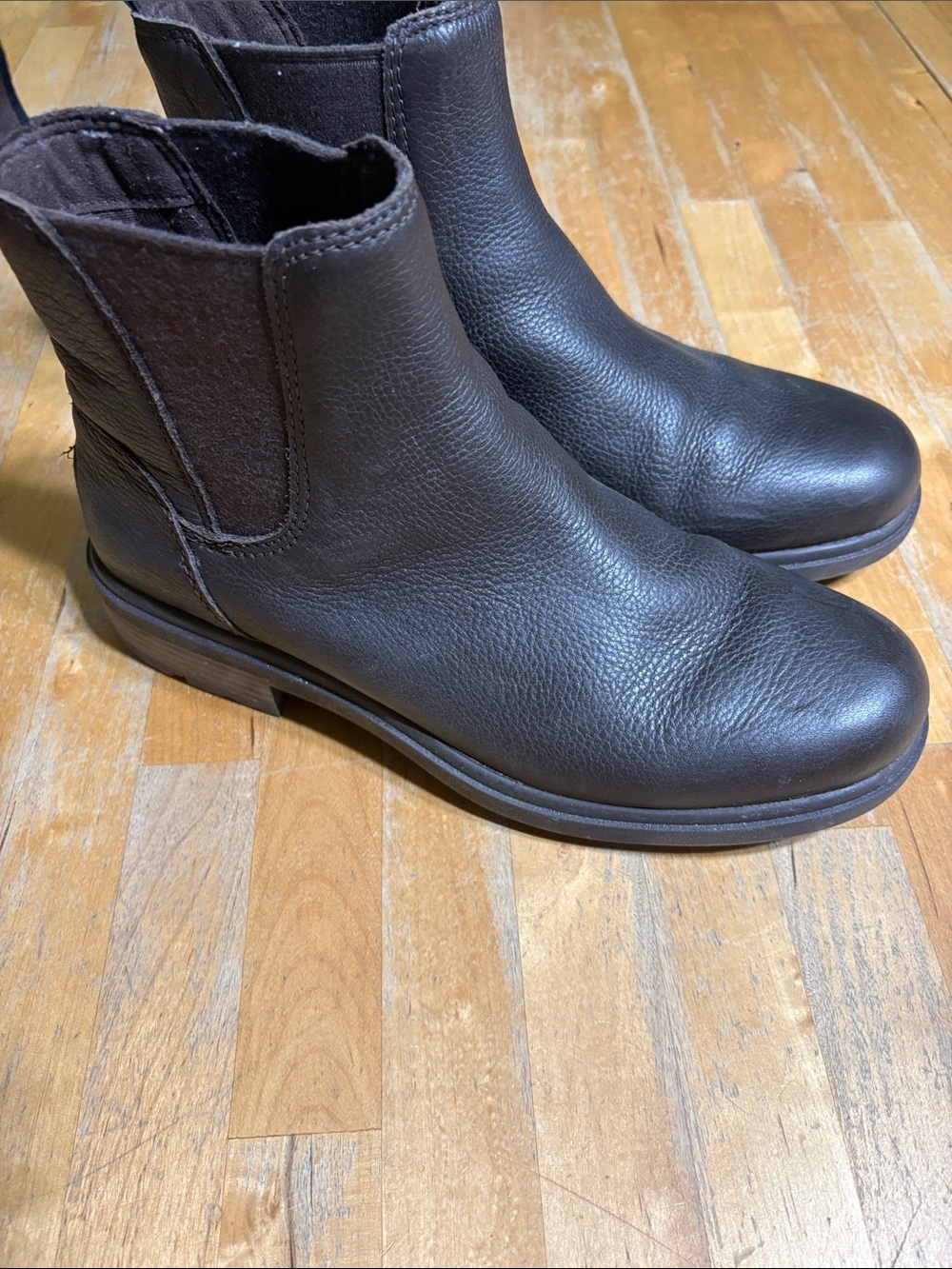 UGG Women's Dark Brown Leather Chelsea Ankle Boots